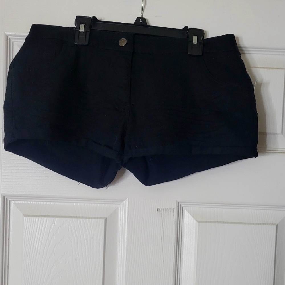 JUNIOR GIRLS BLACK SHORTS